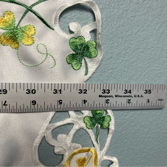 St. Patrick's Day Green and Yellow Embroidered Square Table Cloth 34"x34" - Picture 5 of 7